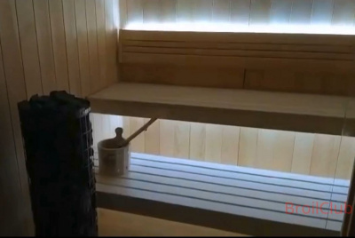 Финская сауна установленная в квартире с печью Harvia Cilindro. Светодиодная подсветка, вентиляция и прозрачные стекла. Размер 230х150 см.